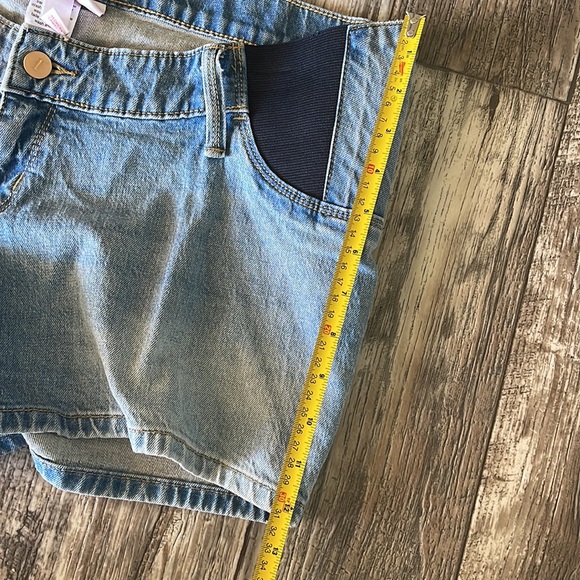 Isabel Maternity MIDI Expandable Side Panels Shorts, 8/29 - Picture 7 of 9